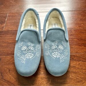 Embroidered slipper moccasins